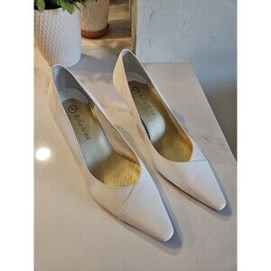 Bella Vita Women's Wow Leather Closed Toe Classic White Pumps(Size 9-1/2W)